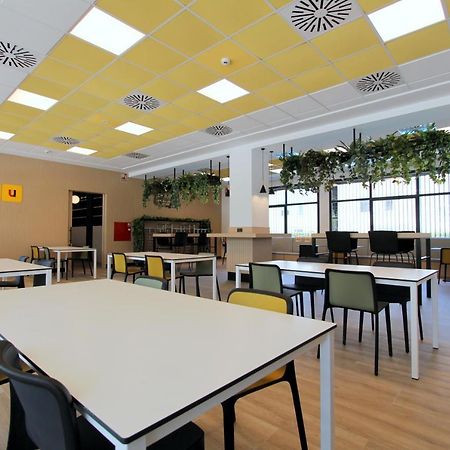 Villa Alojamiento Y Congresos - Villa Universitaria San Vicente Raspeig Екстериор снимка