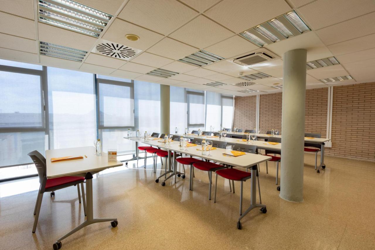 Villa Alojamiento Y Congresos - Villa Universitaria San Vicente Raspeig Екстериор снимка